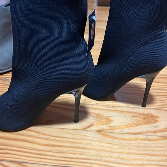 Guess by Los Angeles sock bootie - Picture 2 of 3